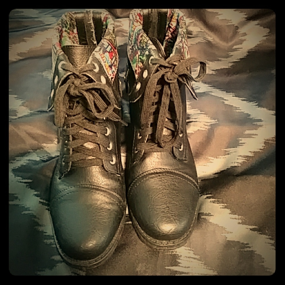 Adorable Marvel combat boots size 9